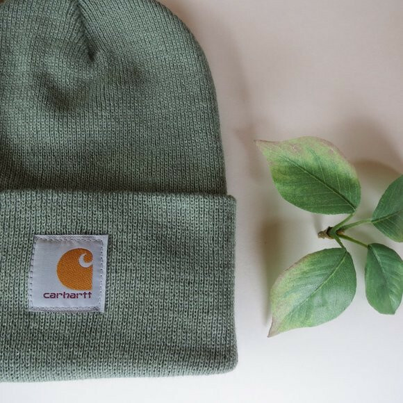 green carhartt beanie